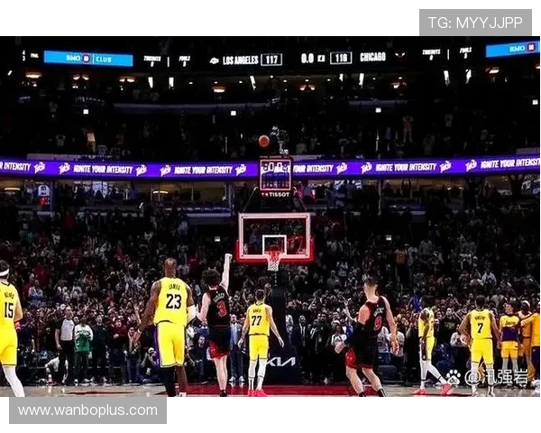 詹姆斯关键时刻力挽狂澜湖人逆转勇士震撼全场